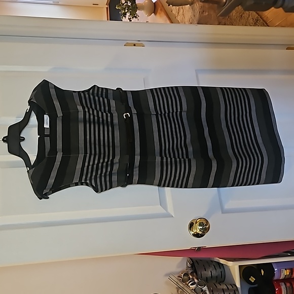 CALVIN KLEIN SLEEVELESS DRESS!! - Picture 10 of 13